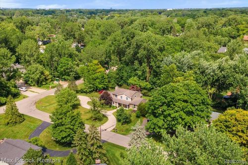 2511 Birch Harbor Ln, West Bloomfield, MI, 48324-1903 | Card Image