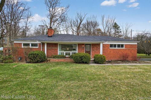 28491 Bayberry Rd, Farmington Hills, MI, 48331-2762 | Card Image