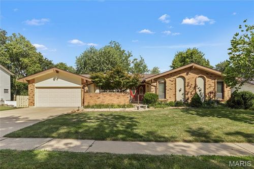 2762 Heritage Lndg, Saint Charles, MO, 63303-8417 | Card Image