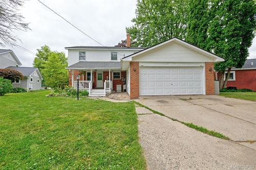 1962 Lake Pointe Dr, Ortonville, MI, 48462-8860 | Card Image