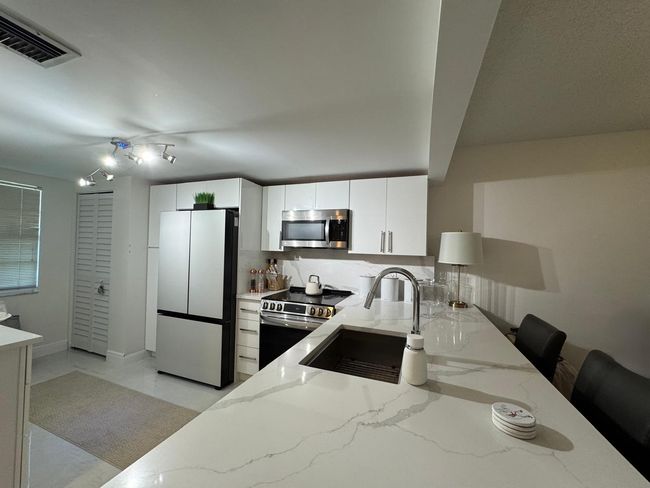 APT-907 - 3499 Oaks Way, Condo with 2 bedrooms, 2 bathrooms and null parking in Pompano Beach FL | Image 9