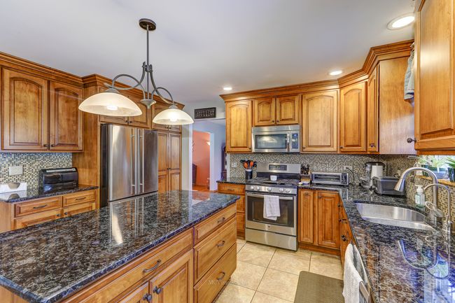 1900 Maple Glen Dr, Home with 4 bedrooms, 3 bathrooms and null parking in Plainfield IL | Image 11