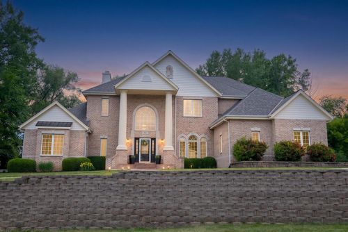 N51W19090 Crest View Terrace, Menomonee Falls, WI, 53051 | Card Image