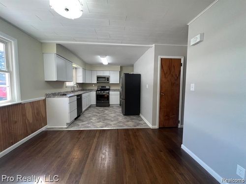 509 Crest Ln, Jonesville, MI, 49250-1207 | Card Image