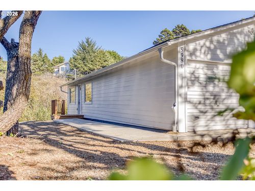 5980 Palisades Dr, Lincoln City, OR, 97367-4533 | Card Image