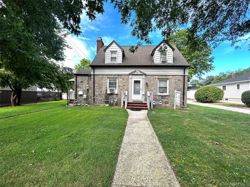 11 Duryea Pl, Lynbrook, NY, 11563-4011 | Card Image