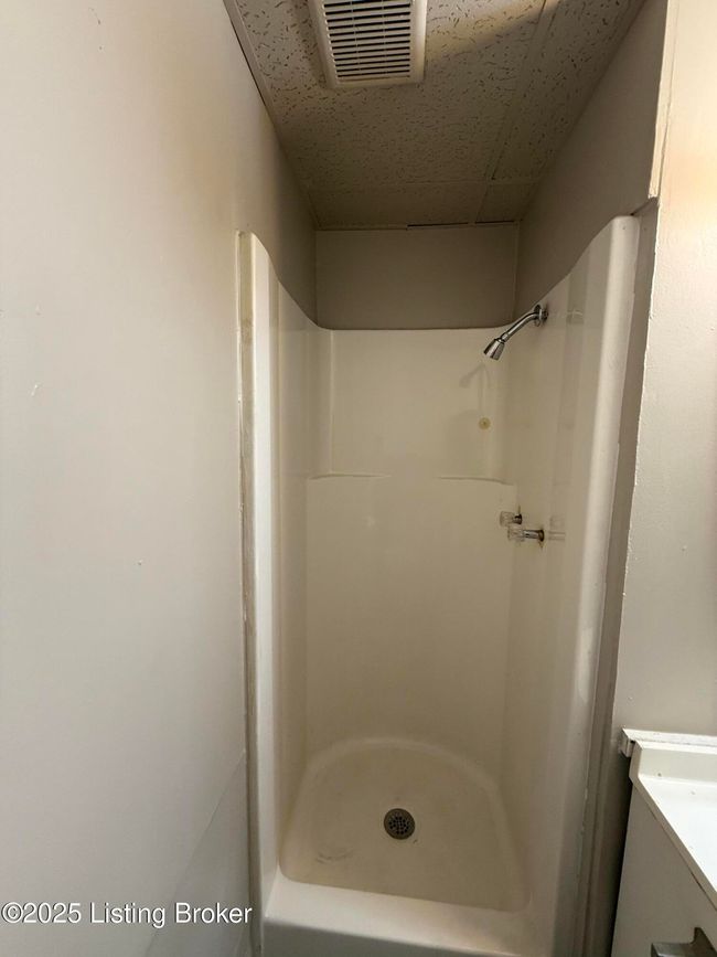 2416 Saint Xavier St, Home with 5 bedrooms, 4 bathrooms and null parking in Louisville KY | Image 15