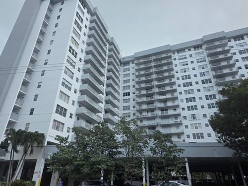 609-137 Golden Isles Dr, Hallandale Beach, FL, 33009-5809 | Card Image