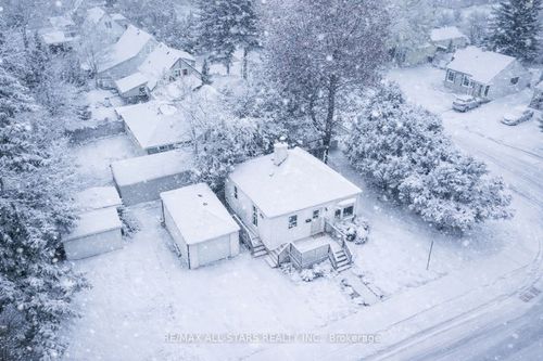 32 Adelaide St S, Lindsay, ON, K9V3J7 | Card Image