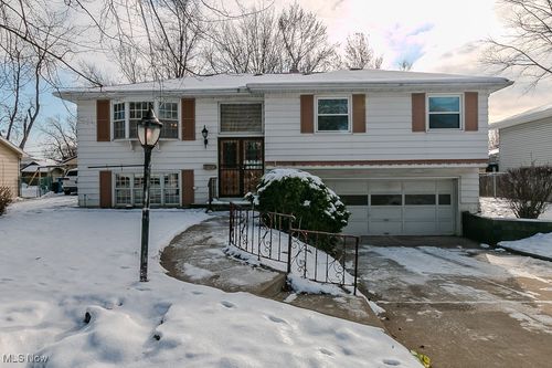 36548 Lakehurst Dr, Eastlake, OH, 44095-1155 | Card Image