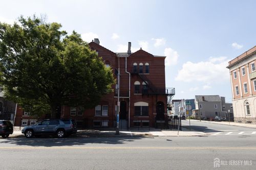222 Broadway, Newark, NJ, 07104-3927 | Card Image