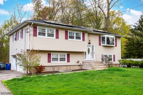 17 Cole Rd, Fairfield, NJ, 07004-1114 | Card Image