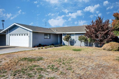 1911 S Bradley St, Visalia, CA, 93292-5506 | Card Image