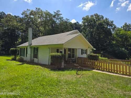 563 Highway 18, Bay Springs, MS, 39422-5101 | Card Image