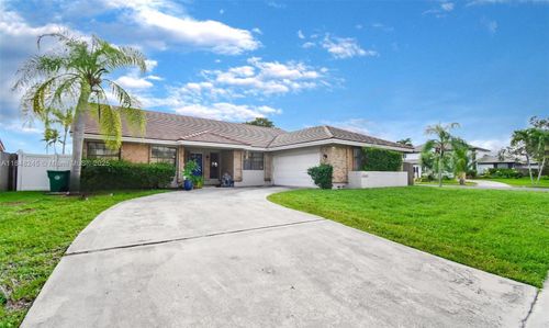 15551 Huntridge Rd, Davie, FL, 33331-2556 | Card Image