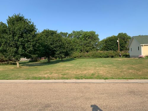 304 Mueller Dr, Hendricks, MN, 56136-4070 | Card Image