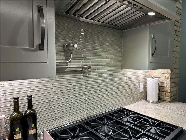 Gas cooktop and pot filler! | Image 9