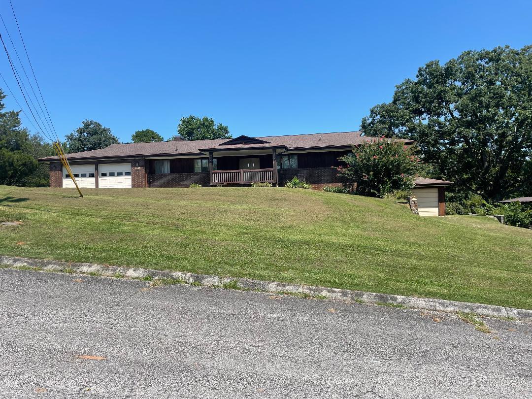 Cedarwood Ln, Morristown, TN 37814