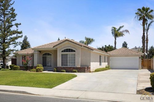 10616 Dorchester St, Bakersfield, CA, 93311 | Card Image