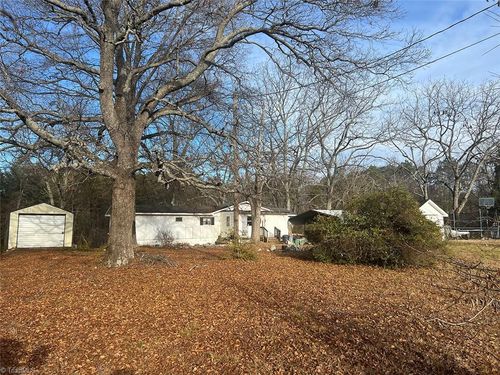 426 W King St, King, NC, 27021-9170 | Card Image