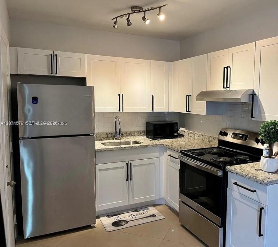 Residential Lease in Hollywood 2