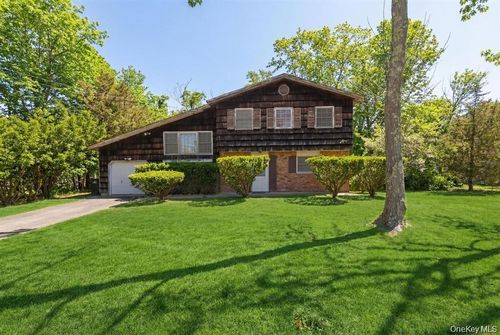 43 Village Ln, Hauppauge, NY, 11788-3021 | Card Image