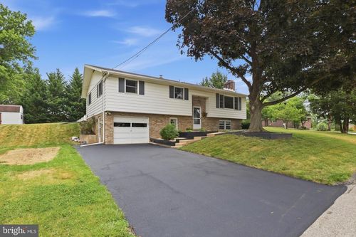 137 Ridgefield Dr, York, PA, 17403-5012 | Card Image