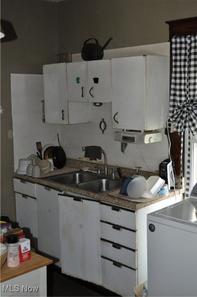 82 W 1 St St, House other with 5 bedrooms, 2 bathrooms and null parking in Frazeysburg OH | Image 19