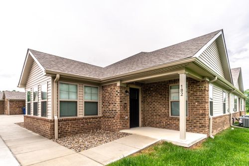 182 Garden Gate Dr, Berea, KY, 40403-8086 | Card Image