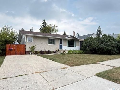 450 6 Ave W, Melville, SK, S0A2P0 | Card Image