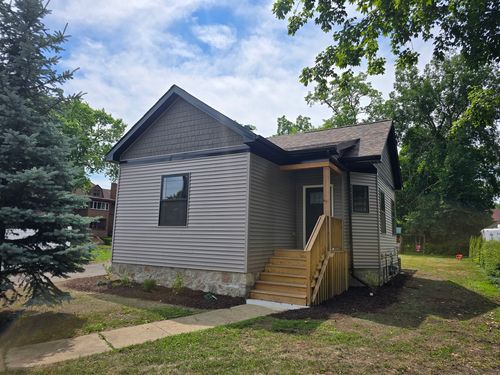 327 Lincoln Ave, Woodstock, IL, 60098-3230 | Card Image