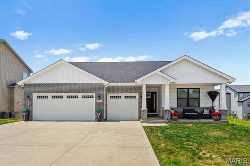1433 Victoria Square Ct, O Fallon, IL, 62269-7351 | Card Image