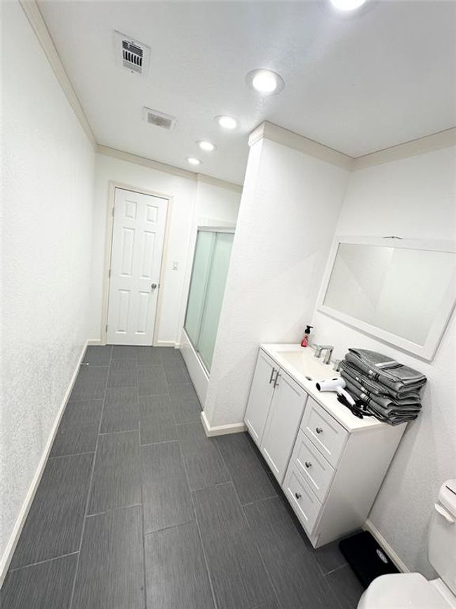 Guest bath | Image 15
