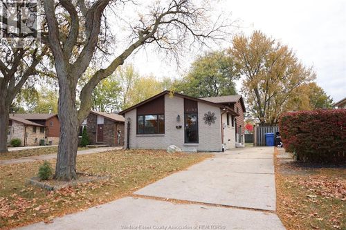 3125 Locust Crt, Windsor, ON, N8R2B1 | Card Image