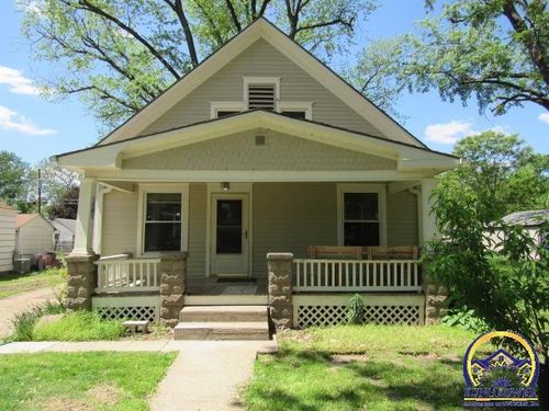 921 Ne Arter Ave, Topeka, KS, 66616 | Card Image