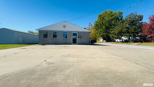 509 N Victor St, Christopher, IL, 62822-1129 | Card Image