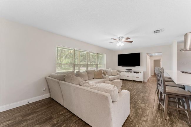 9819 Allen Rd, House other with 3 bedrooms, 2 bathrooms and null parking in Lithia FL | Image 9