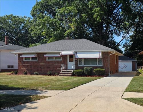 9756 Memphis Villas Blvd, Brooklyn, OH, 44144-2400 | Card Image