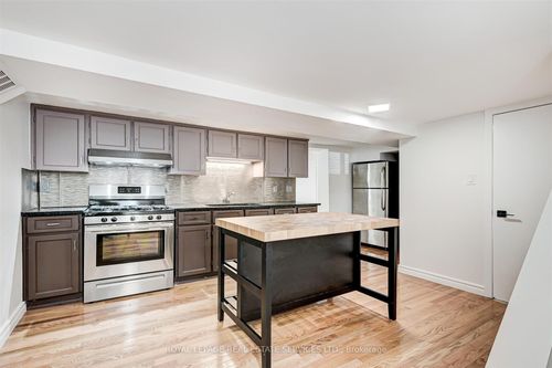 lower-379 Parkside Drive, Toronto, ON, M6R2Z6 | Card Image