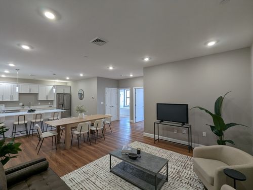 4b-13 Nahant St, Lynn, MA, 01902-5515 | Card Image