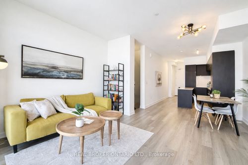 404-11 Steckley House Lane, Richmond Hill, ON, L4S0N1 | Card Image