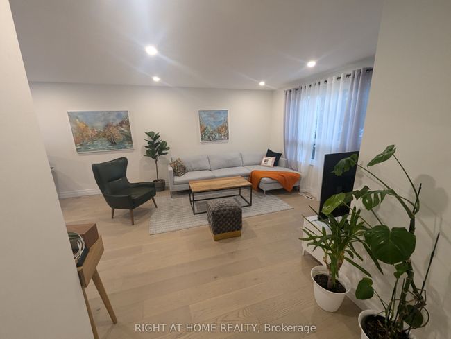 6 Broadpath Rd, Condo with 4 bedrooms, 2 bathrooms and 1 parking in North York ON | Image 20
