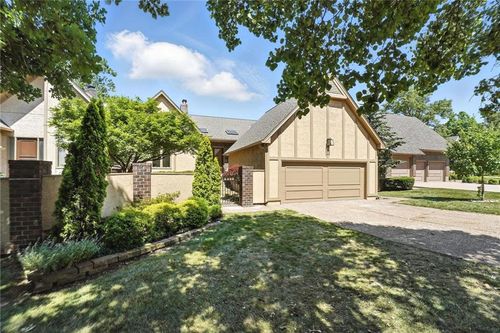 12468 Linden St, Leawood, KS, 66209-2606 | Card Image
