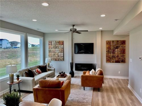 5426 153rd St, Urbandale, IA, 50323-1214 | Card Image