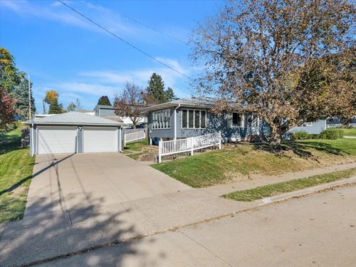 2106 W Columbia Ave, Davenport, IA, 52804-1514 | Card Image