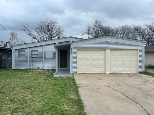 2442 Se 14th St, Grand Prairie, TX, 75051-5568 | Card Image