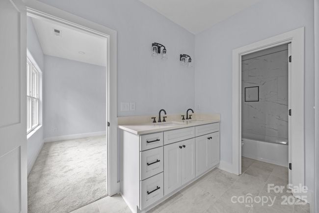 Upper Bath | Image 33