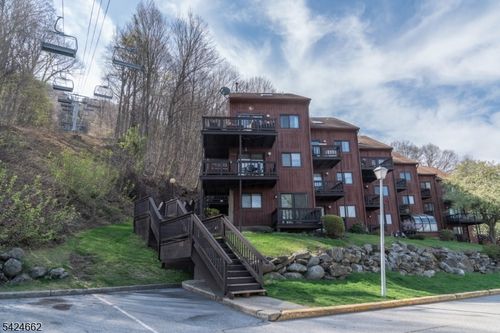 3-4 Red Lodge Dr, Vernon, NJ, 07462-4541 | Card Image