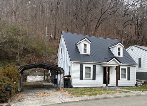 1111 Watkins St, Grundy, VA, 24614-9541 | Card Image