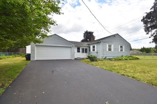 631 James St, Chicopee, MA, 01020-3992 | Card Image